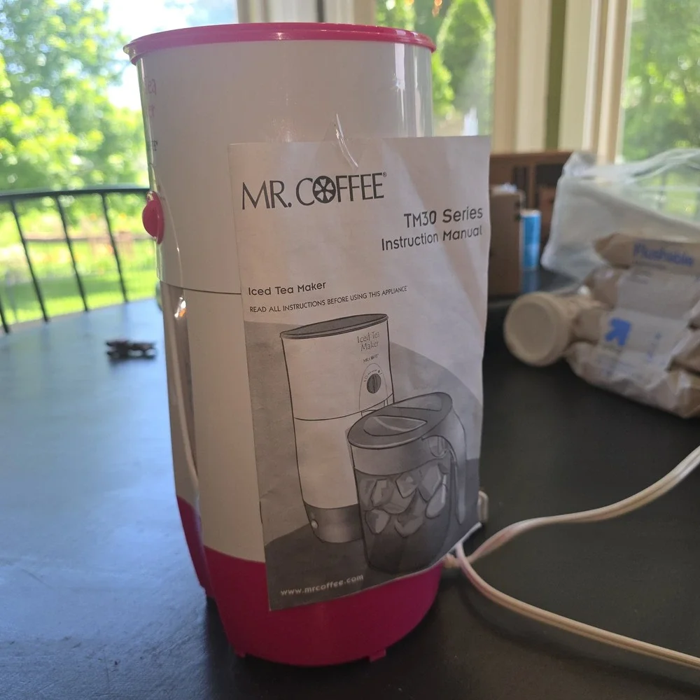 Mr. Coffee TM30 Series Iced Tea Maker White and Pink 3 Quart Adjustable Strength